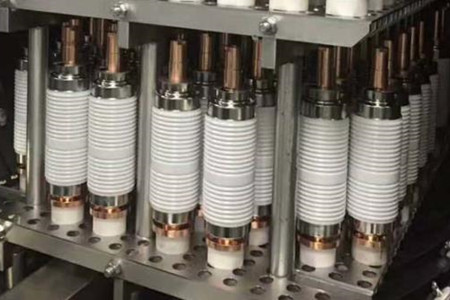 真空開關(guān)管產(chǎn)生操作過電壓的原因是什么？