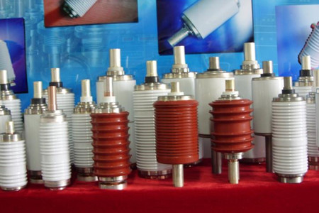 如何判斷真空斷路器中的真空滅弧室需要更換？